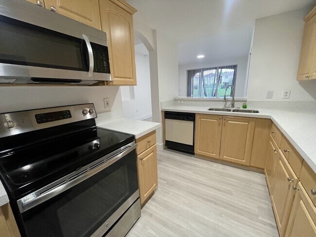Foto del edificio - 6700 NW 114th Ave
