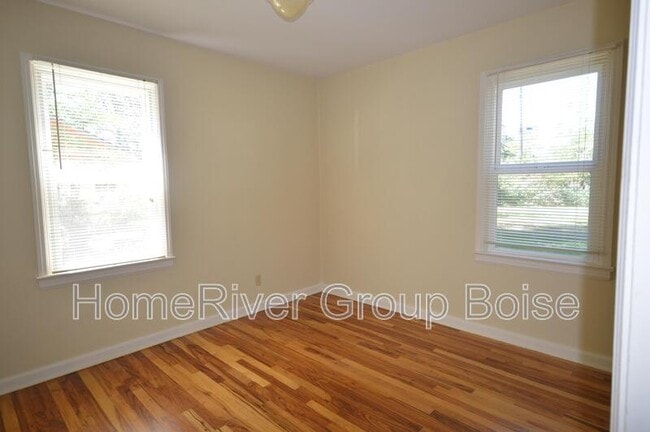 Building Photo - 207 Beach St