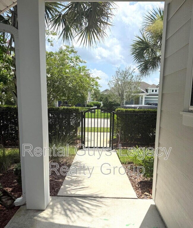 Building Photo - 409 Crestview Dr