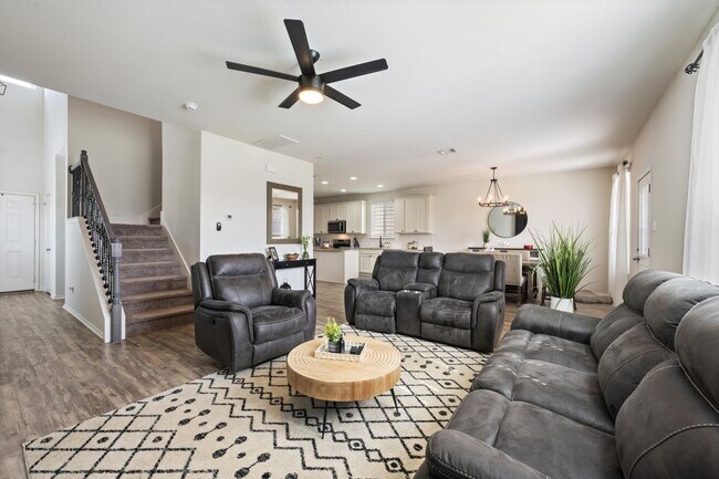 Foto del edificio - 328 Thornless Cir