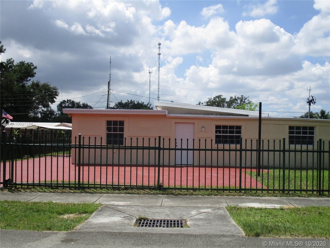 Primary Photo - 112 Miami Gardens Rd
