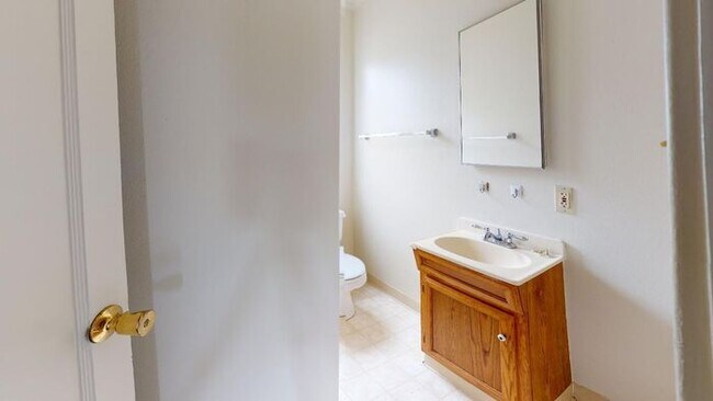 Building Photo - Charming One Bedroom Duplex in Pacific Grove