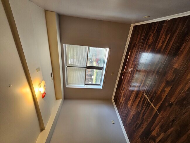 Building Photo - 823 S Springfield Ave