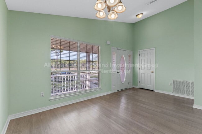 Building Photo - 742 Saltair Ln