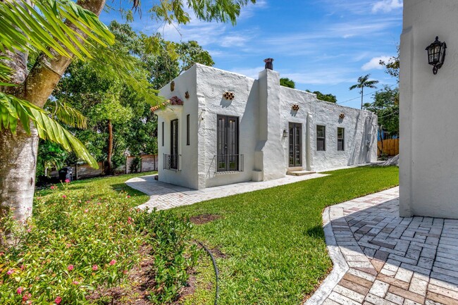 Building Photo - 828 35th St