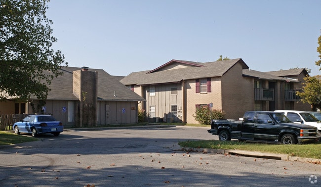 Building Photo - Knollwood Apartments