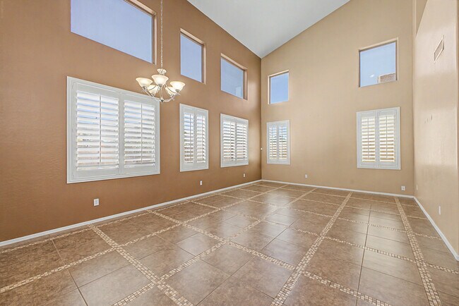Building Photo - 3928 E Parkview Dr