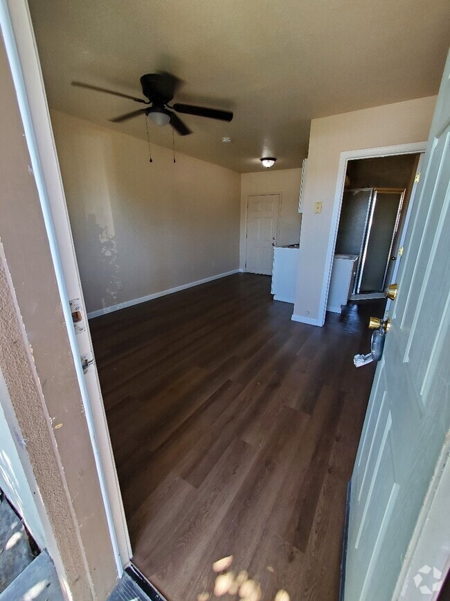 Building Photo - Roeding Road Duplex