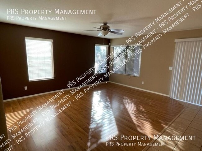 Foto del edificio - 1053 W Bruce Ave