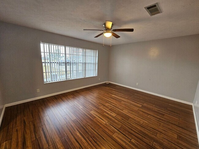 Building Photo - 5332 Thornton Ln