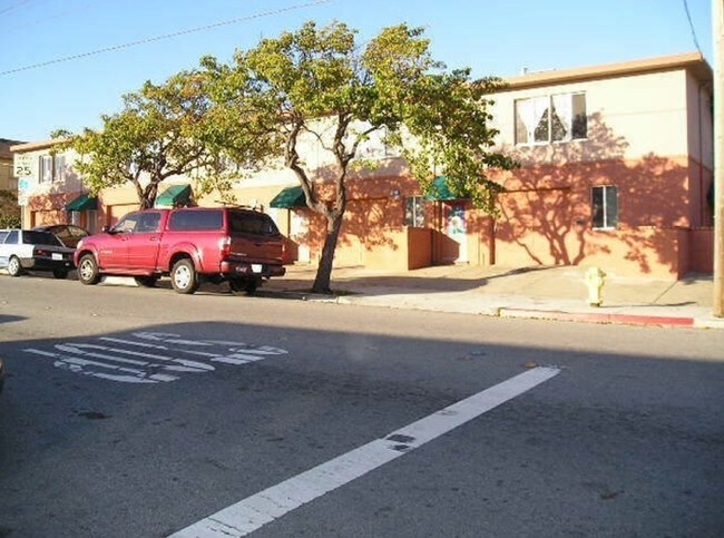 Foto del edificio - 502 Commercial Ave