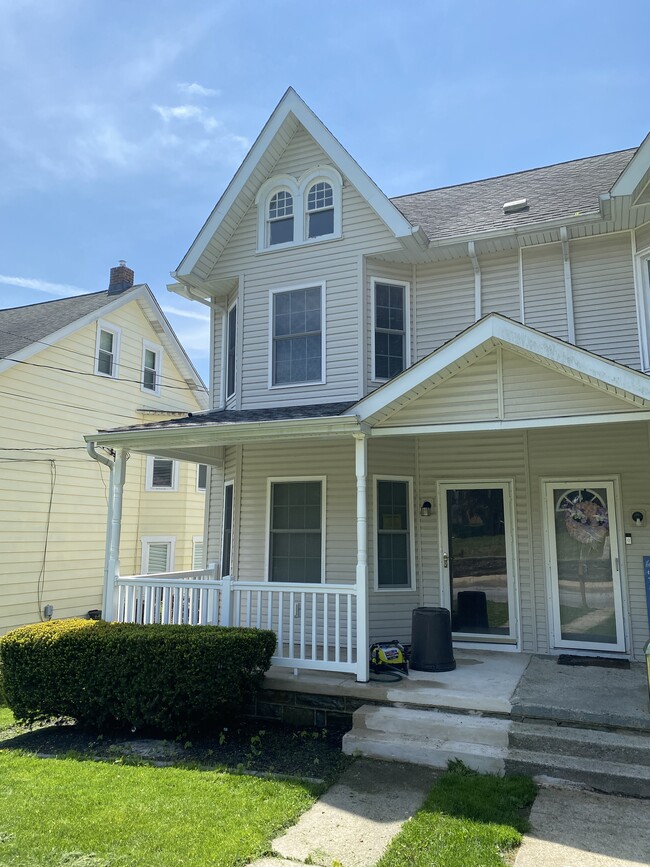 Building Photo - 370 Strasburg Ave