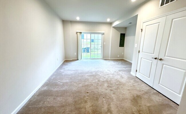 Foto del edificio - 502 River Crest Way