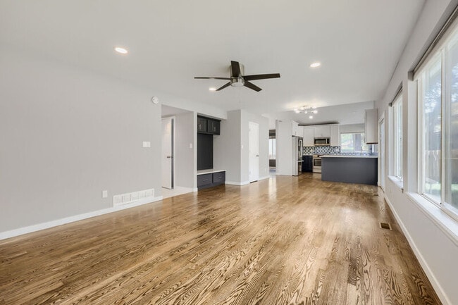 Building Photo - 885 Marlstone Pl