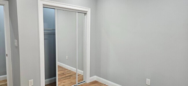 Building Photo - 108-27 171st Pl