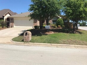 Building Photo - 524 Caravan Dr