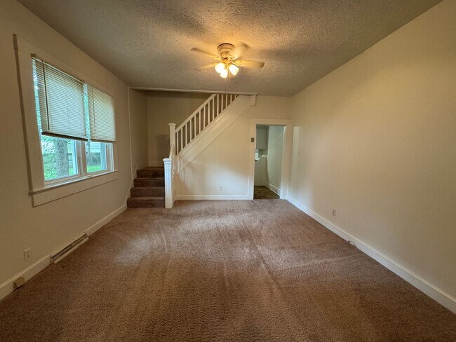 Building Photo - 2346 Coyner Ave