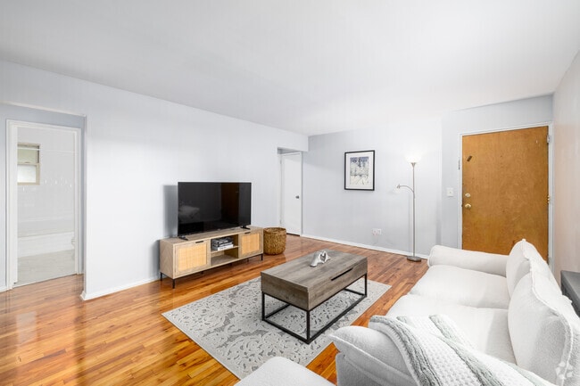 2BR, 1BA - 850SF - Living Area - Murray Hill Gardens: Your Perfect Home Awaits!