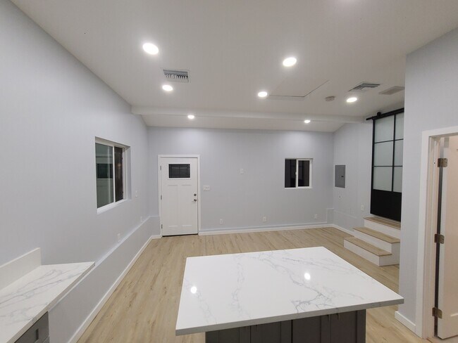 Foto del edificio - 10921 Oro Vista Ave