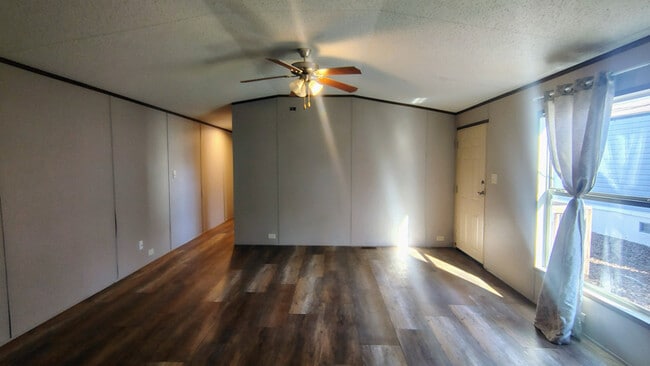 Foto del edificio - 3637 SE 6th St