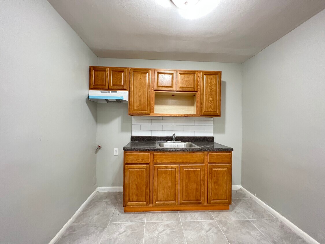 77 Grafton Ave Unit B12, Newark, NJ 07104 77 Grafton Ave Newark, NJ