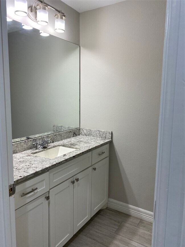 Foto del edificio - 5210 Longmeadow St