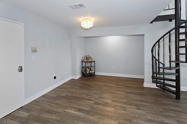 Building Photo - 41 Mt Kemble Ave