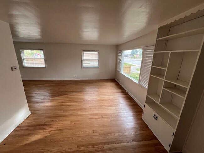 Foto del edificio - 4014 N Newhall St