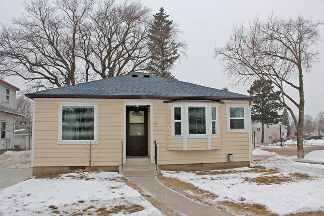 Building Photo - 629 Campanile Ave