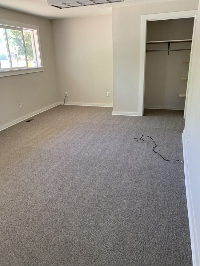 Building Photo - 455 Redmond
