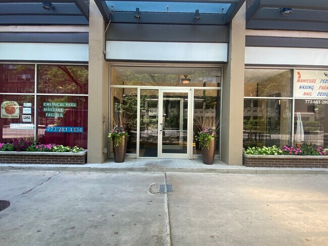 Building Entrance - 3110 N Sheridan Rd