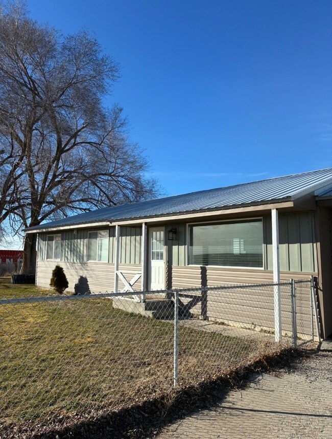 Building Photo - 2862 E 400 S