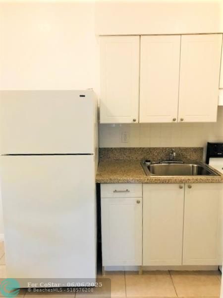 Foto del edificio - 306 N Lakeside Ct