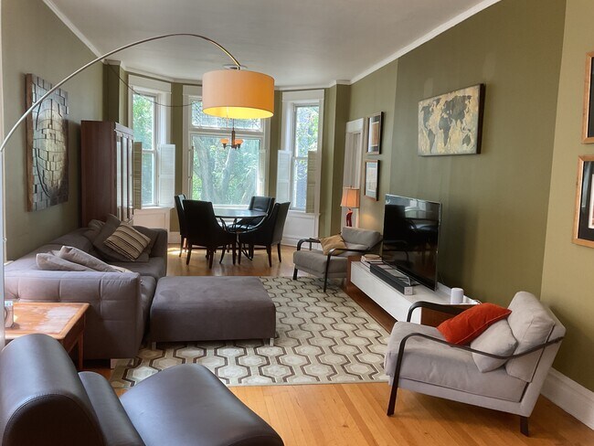 Sala de estar - 1320 W Carmen Ave