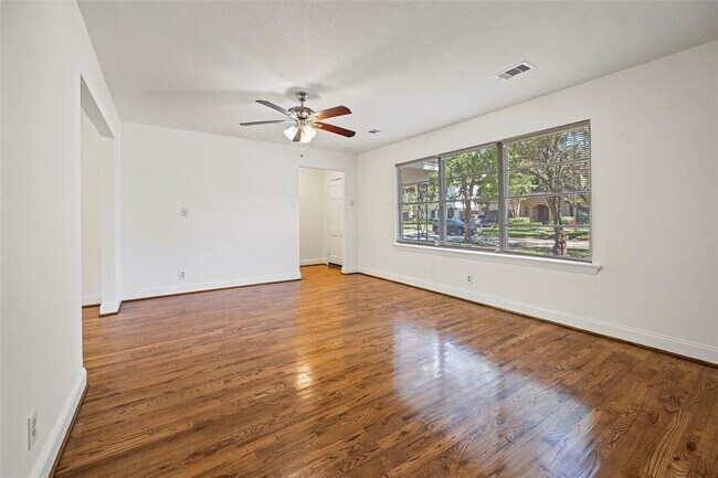Building Photo - 137 Beverly Ln
