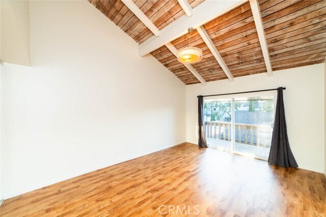 Building Photo - 10 Oak Tree Ln