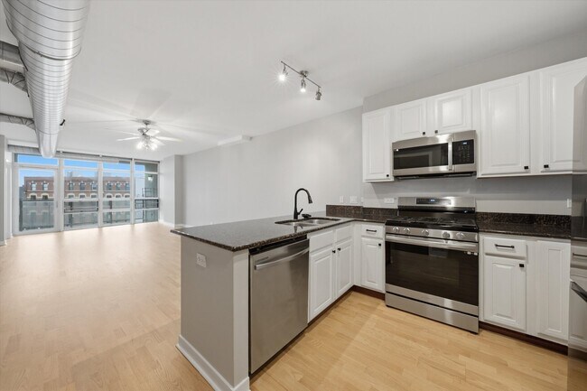 Foto del edificio - 1610 W Fullerton Ave