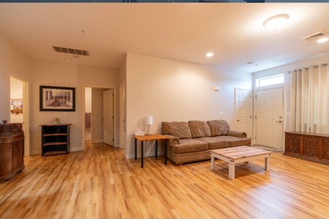 Foto del edificio - 1160 Municipal Dr