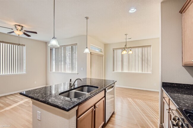 Foto del edificio - 3 br, 2.5 bath Townhome - 9090 East Philli...