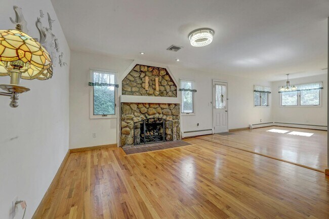 Building Photo - 336 Lakeview Ave