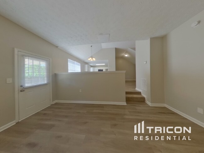 Building Photo - 40 Hazelhurst Dr