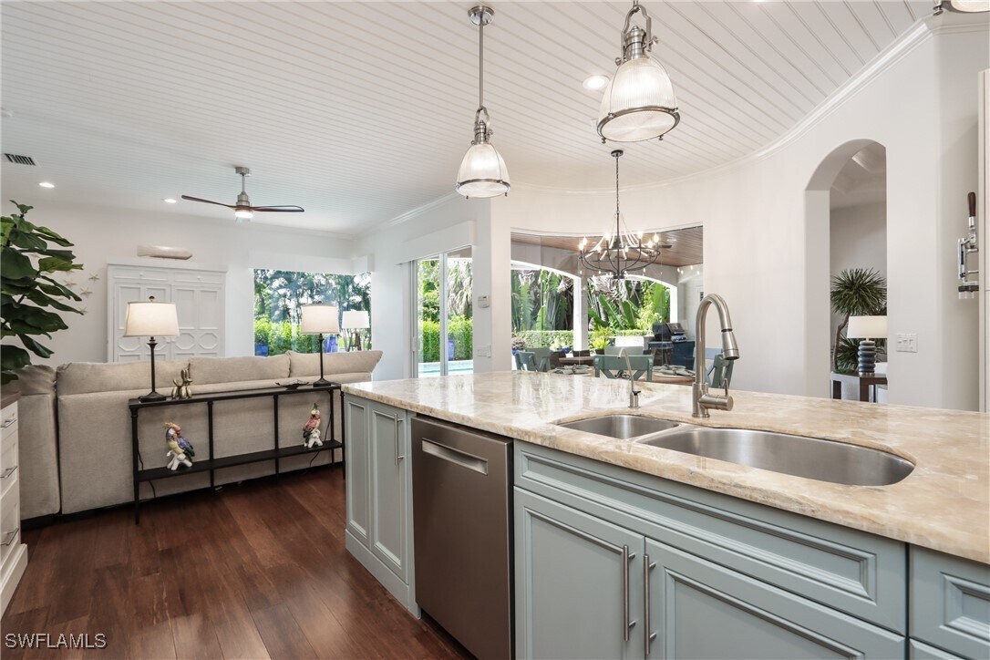Foto principal - 678 11th Ave S