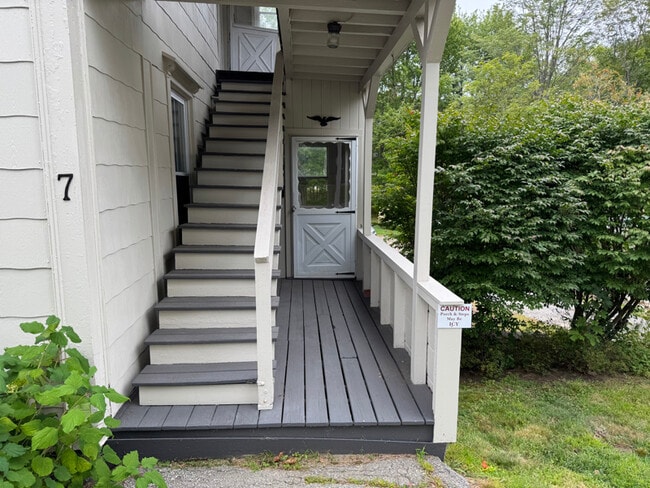 Building Photo - 7 Spring St