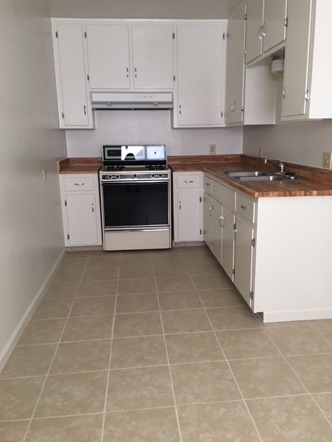 Building Photo - 370 S Pratt St