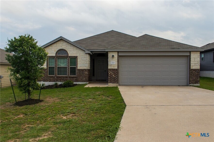 Primary Photo - 2305 Vicksburg Ln