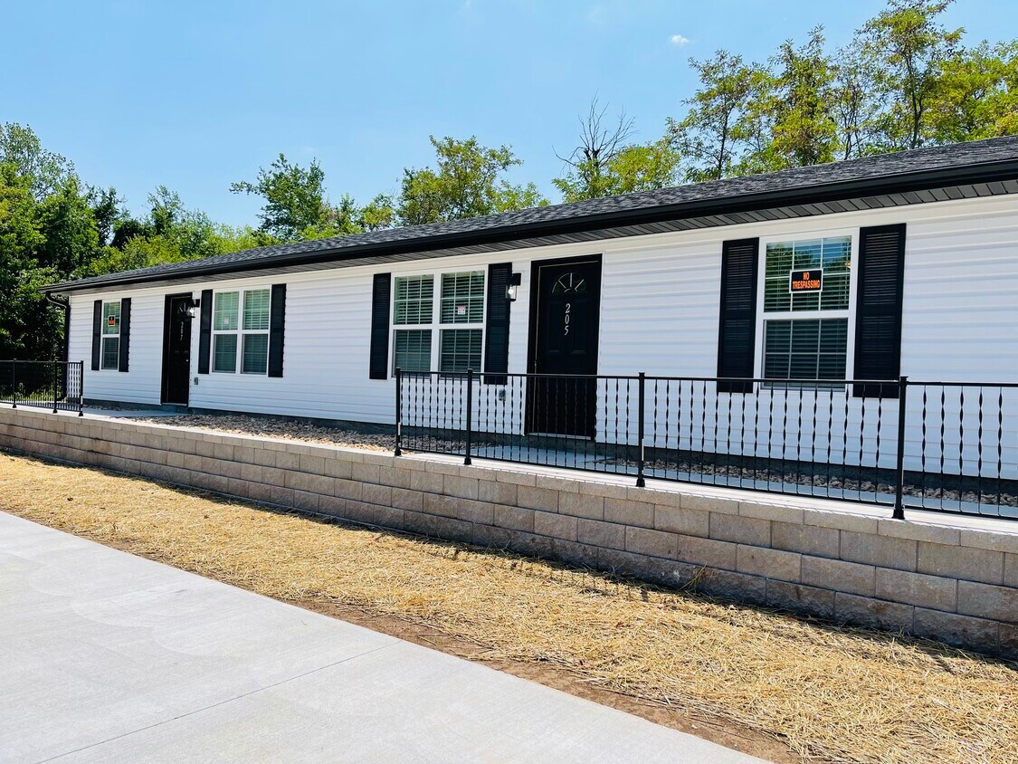 207 N Oliver Ave, Joplin, MO 64801 Townhome Rentals in Joplin MO