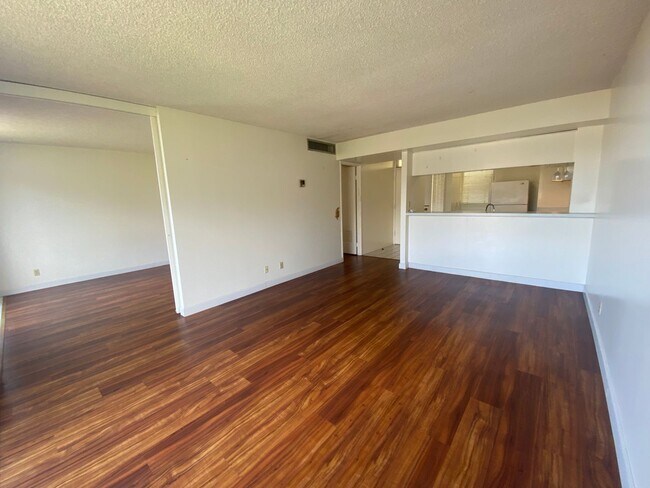 Foto del edificio - Makaha Valley Towers - One Bedroom