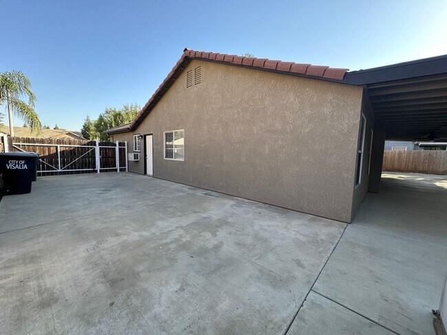 Foto del edificio - Cozy NW Visalia Home Rent Ready!