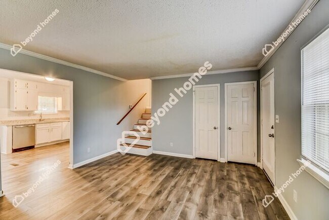 Building Photo - This beautiful 3 bed 2 bath home in Hoover...