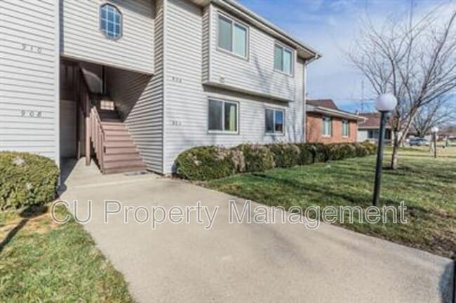 Building Photo - 922 Kara Dr